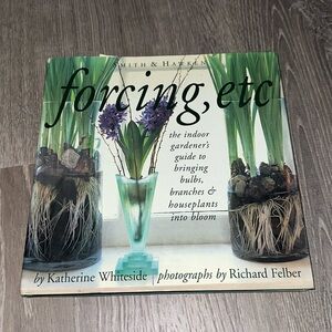 **LIKE NEW** INDOOR GARDENING BOOK
